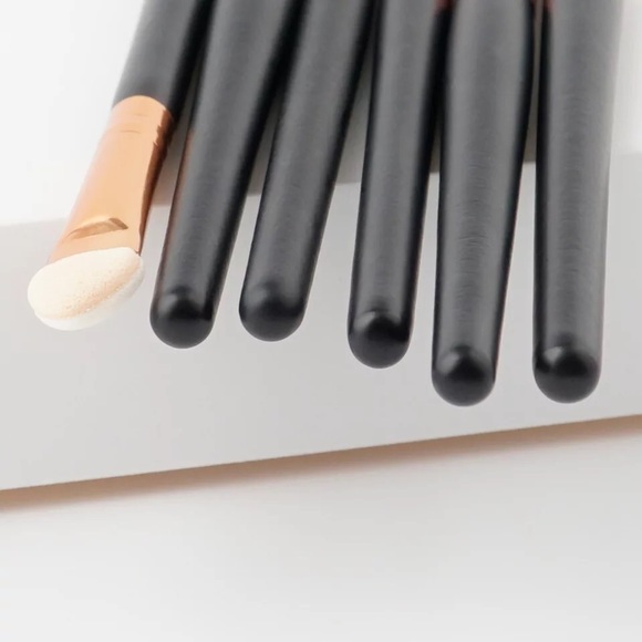 Eyeshadow brushes - Picture 3 of 4